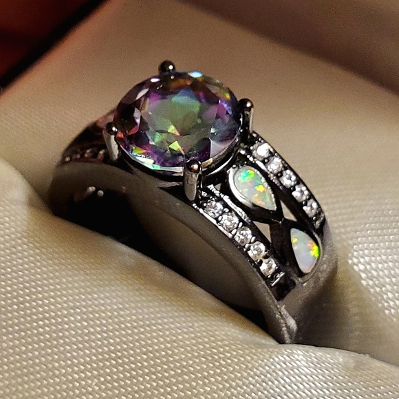 Beautiful rainbow 🌈 quartz & opal stone ring size 5. - Picture 2 of 6